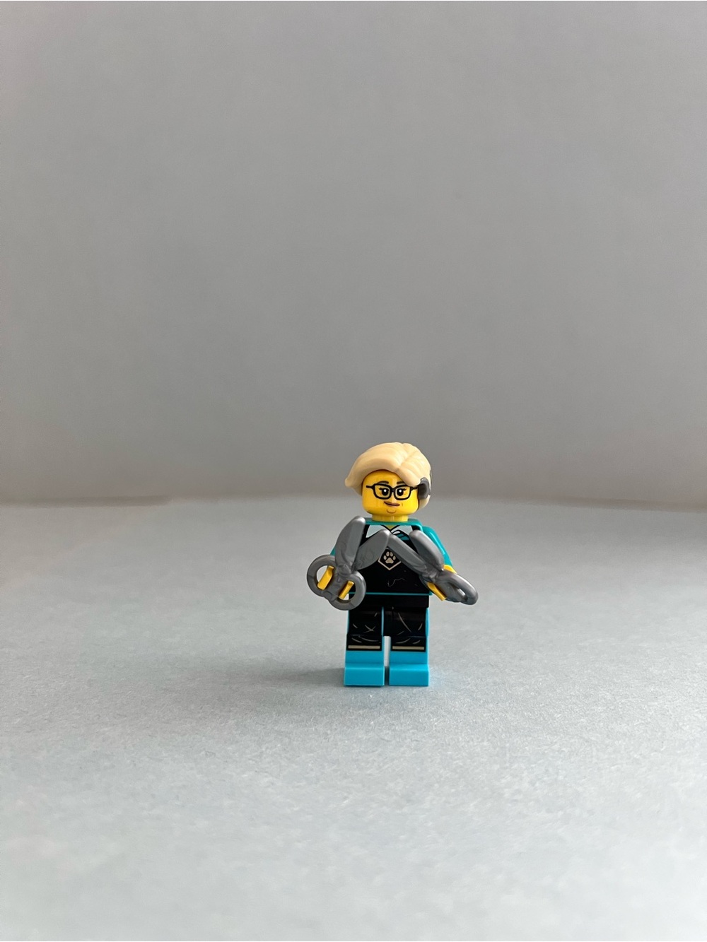 LEGO Minifigure Series 25 Dog Groomer Minifigure